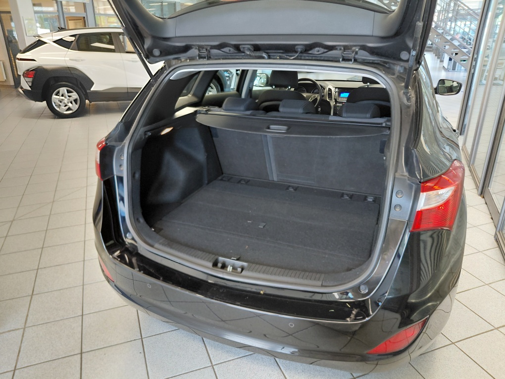 Hyundai i30 Kombi bei Hoffmann Automobile in Wolfsburg kaufen und sofort mitnehmen - Bild 2