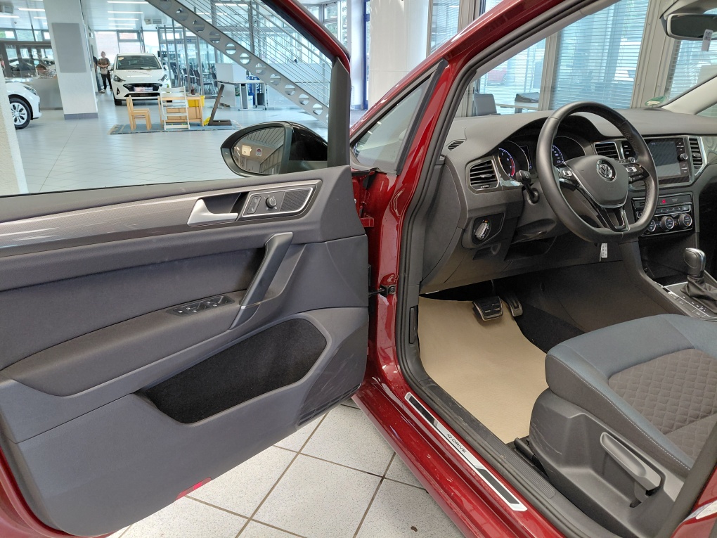 VW Golf Sportsvan bei Hoffmann Automobile in Wolfsburg kaufen und sofort mitnehmen - Bild 18