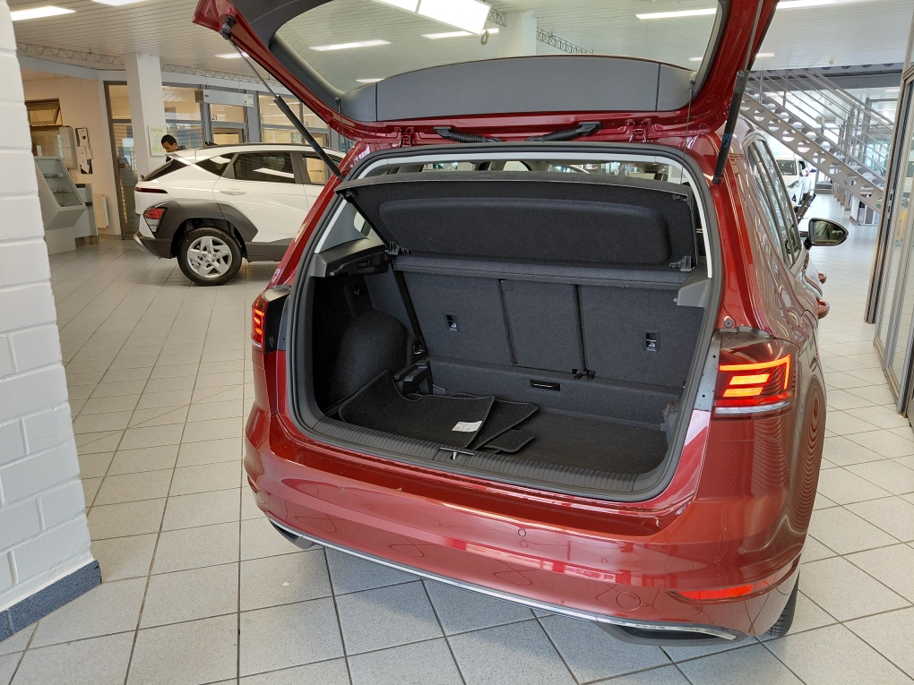 VW Golf Sportsvan bei Hoffmann Automobile in Wolfsburg kaufen und sofort mitnehmen - Bild 2