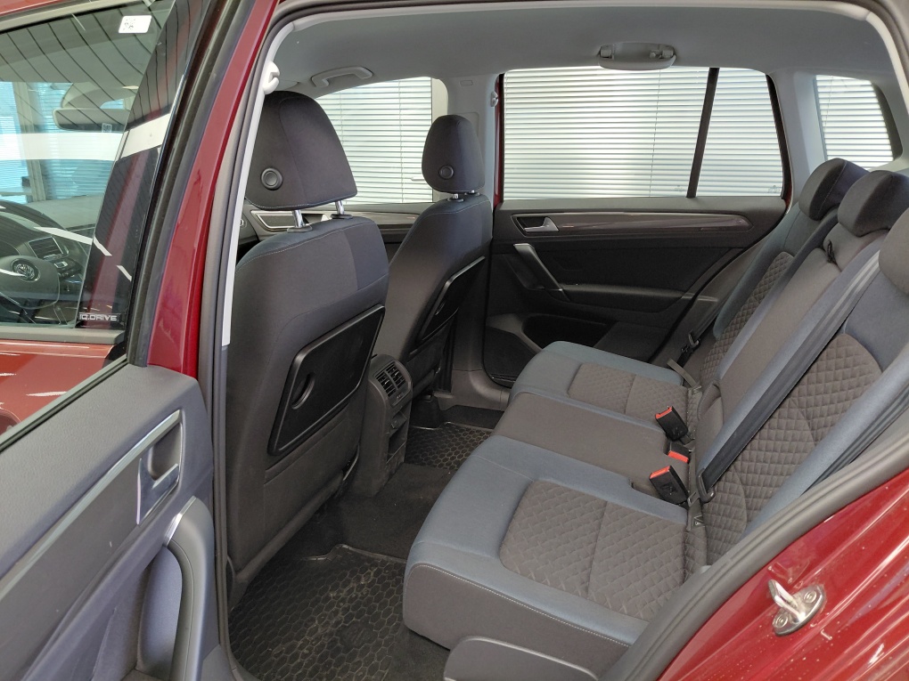 VW Golf Sportsvan bei Hoffmann Automobile in Wolfsburg kaufen und sofort mitnehmen - Bild 4