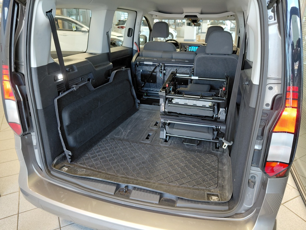 VW Caddy Maxi bei Hoffmann Automobile in Wolfsburg kaufen und sofort mitnehmen - Bild 2