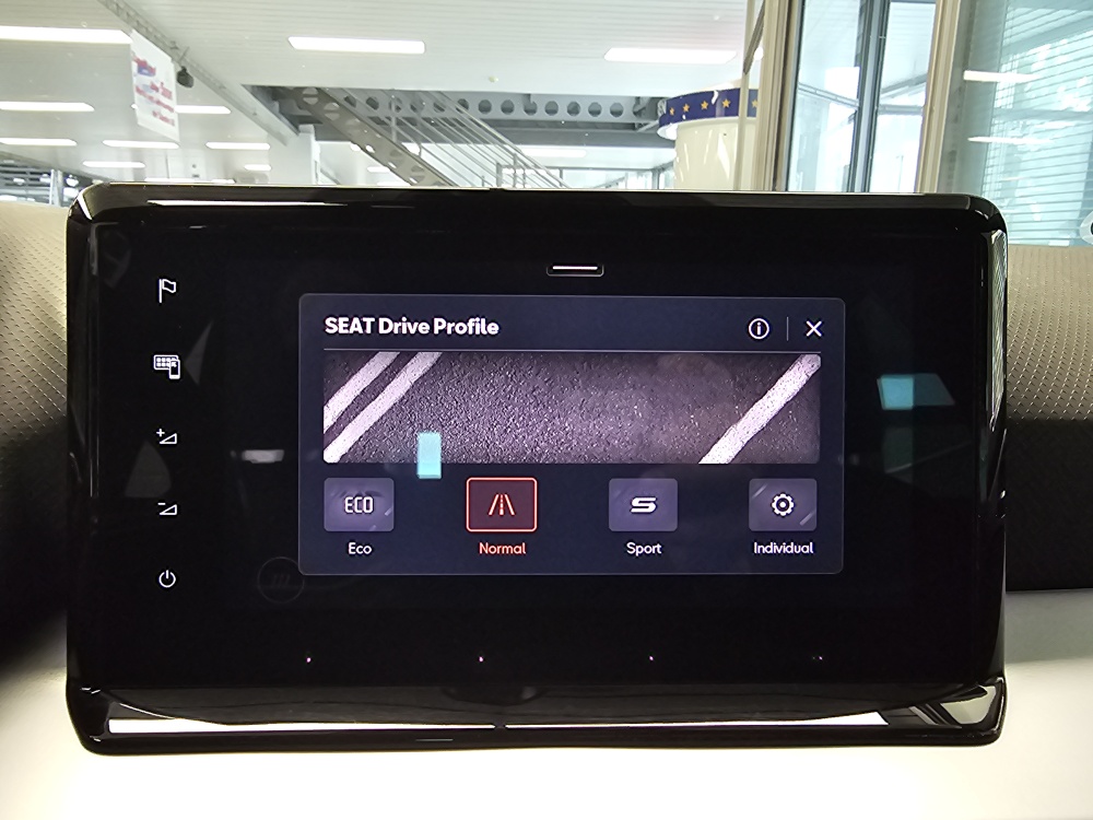 Seat Arona bei Hoffmann Automobile in Wolfsburg kaufen und sofort mitnehmen - Bild 18