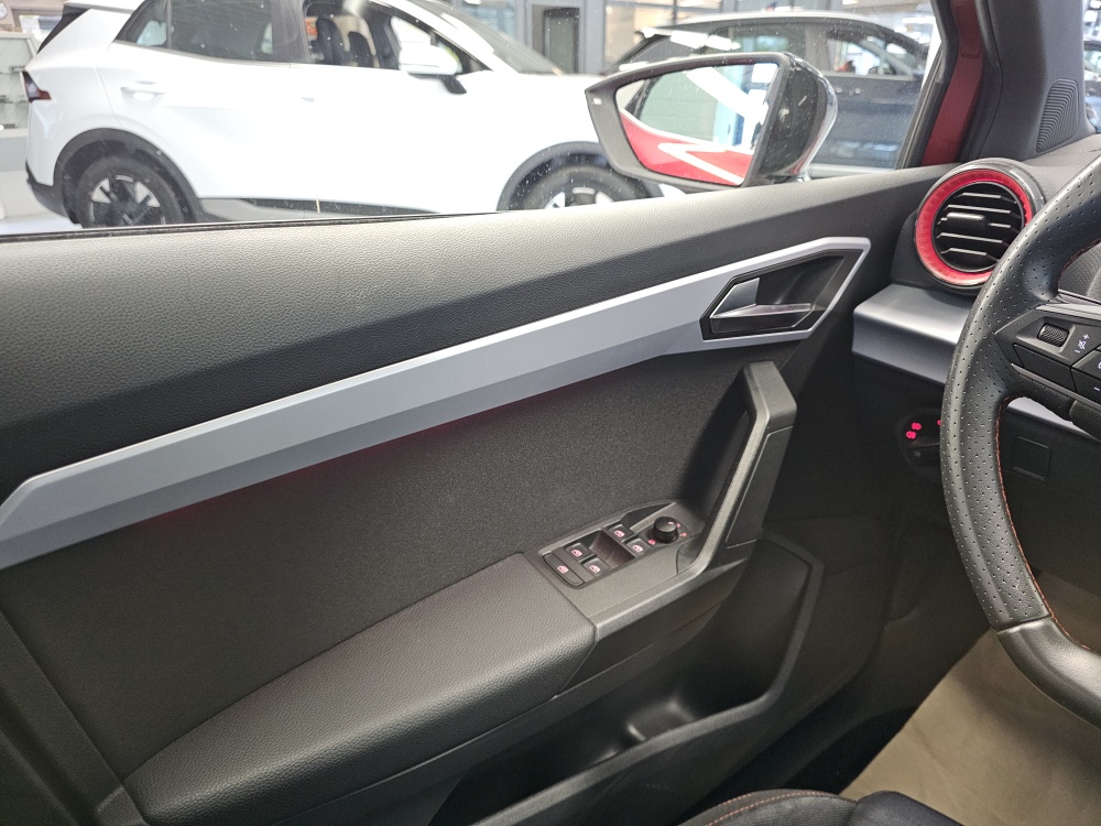 Seat Arona bei Hoffmann Automobile in Wolfsburg kaufen und sofort mitnehmen - Bild 22