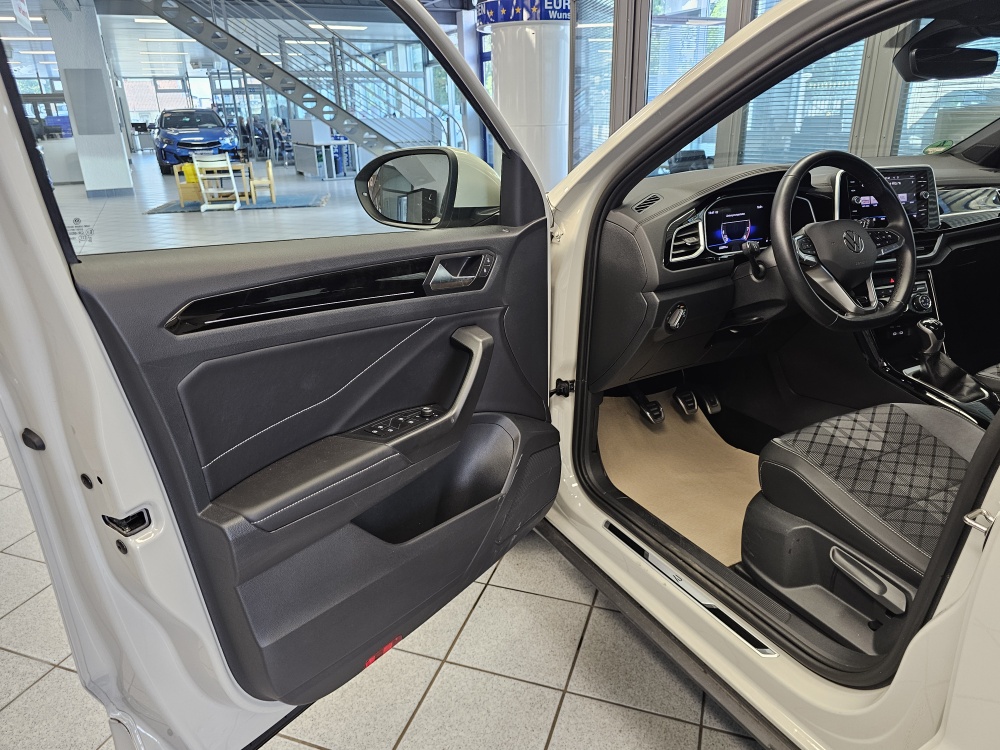 VW T-Roc bei Hoffmann Automobile in Wolfsburg kaufen und sofort mitnehmen - Bild 22