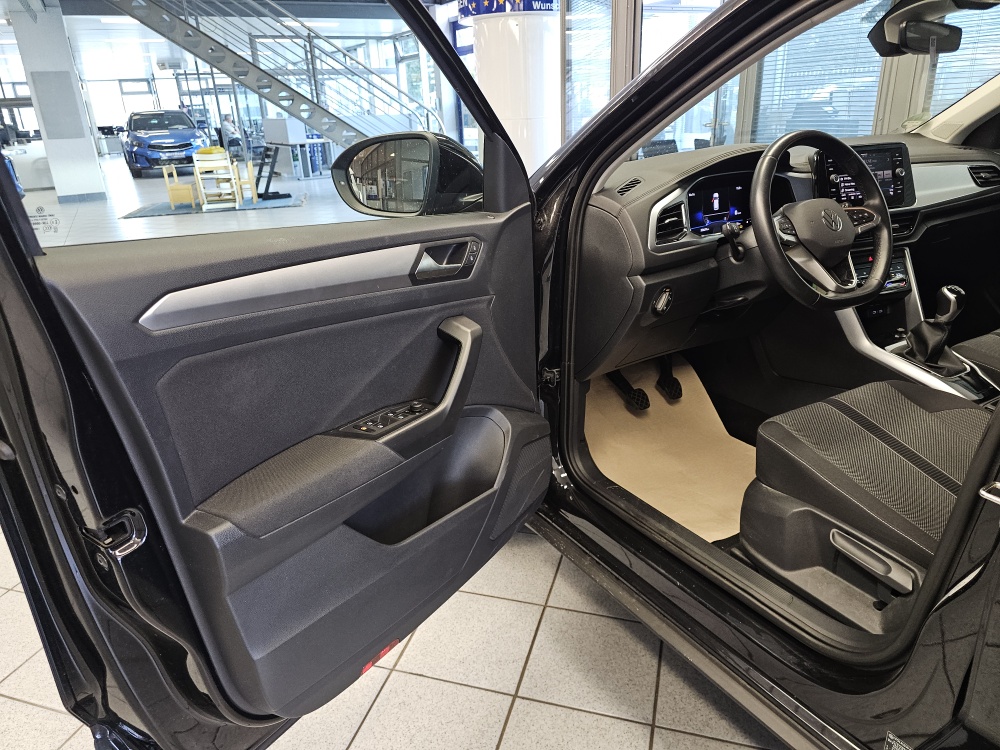 VW T-Roc bei Hoffmann Automobile in Wolfsburg kaufen und sofort mitnehmen - Bild 25