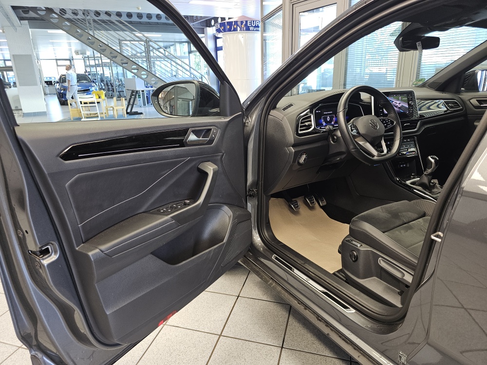 VW T-Roc bei Hoffmann Automobile in Wolfsburg kaufen und sofort mitnehmen - Bild 23
