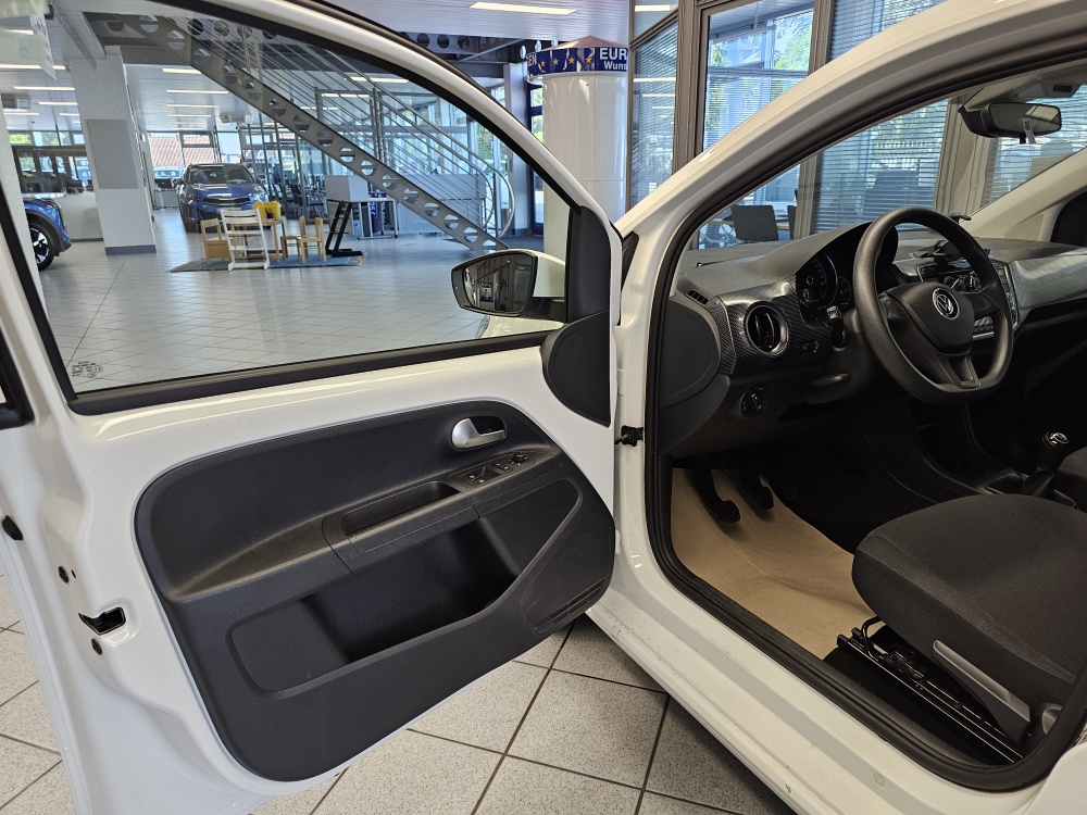 VW up! bei Hoffmann Automobile in Wolfsburg kaufen und sofort mitnehmen - Bild 15