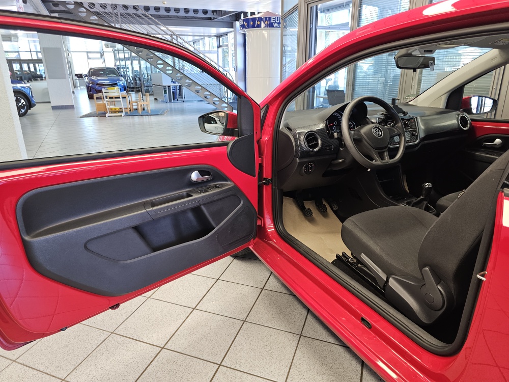 VW up! bei Hoffmann Automobile in Wolfsburg kaufen und sofort mitnehmen - Bild 17