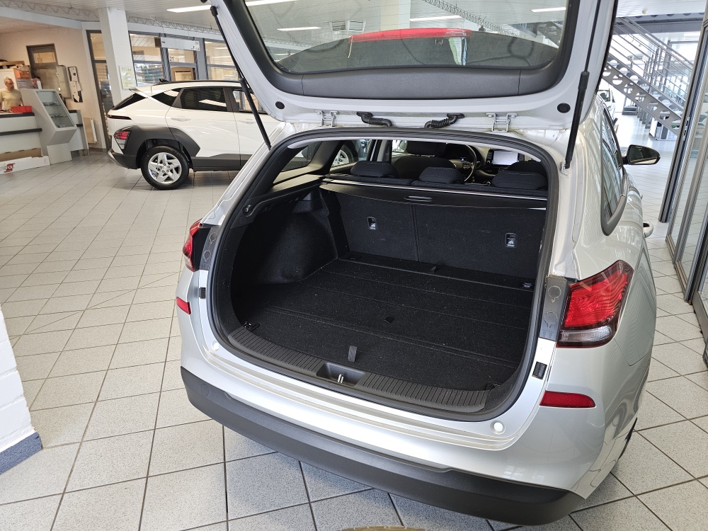 Hyundai i30 Kombi bei Hoffmann Automobile in Wolfsburg kaufen und sofort mitnehmen - Bild 2
