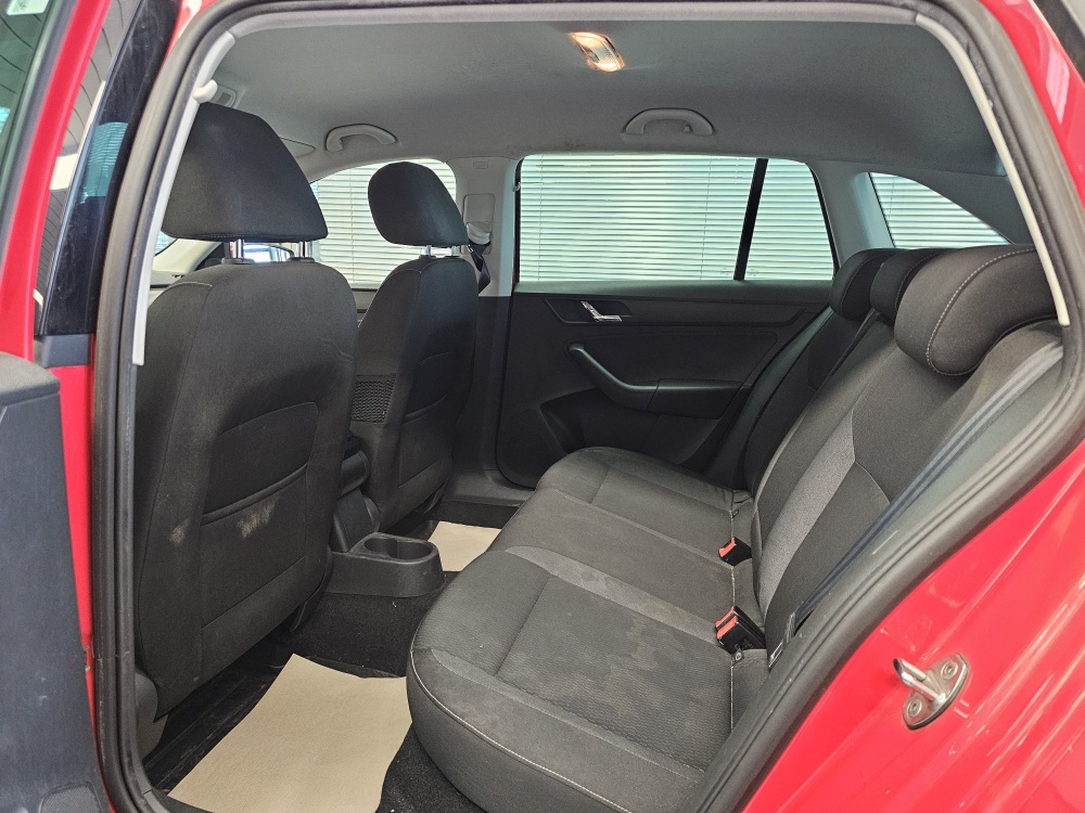 Skoda Rapid Spaceback bei Hoffmann Automobile in Wolfsburg kaufen und sofort mitnehmen - Bild 4