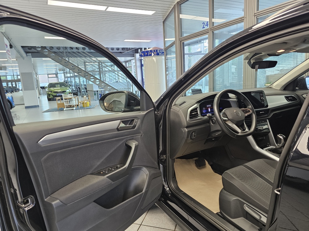 VW T-Roc bei Hoffmann Automobile in Wolfsburg kaufen und sofort mitnehmen - Bild 23