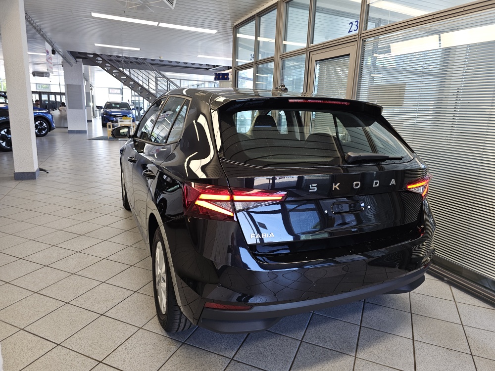 Skoda Fabia bei Hoffmann Automobile in Wolfsburg kaufen und sofort mitnehmen - Bild 3