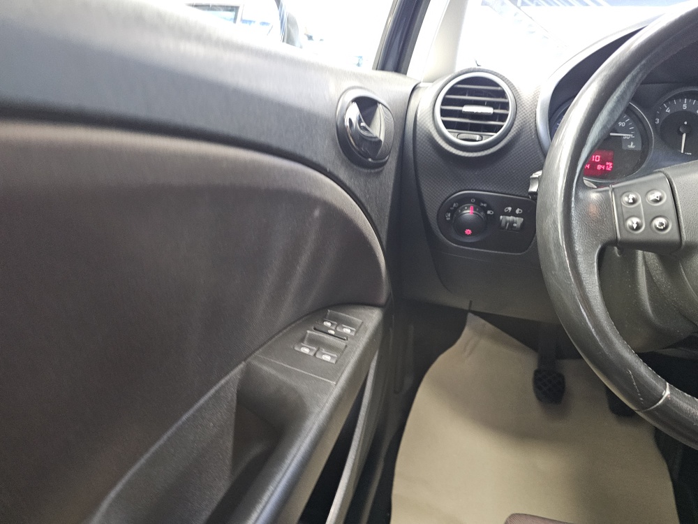 Seat Leon bei Hoffmann Automobile in Wolfsburg kaufen und sofort mitnehmen - Bild 11