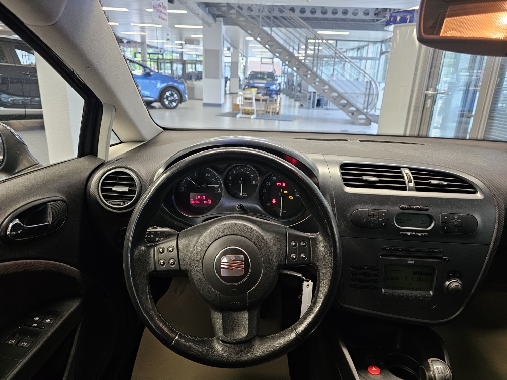 Seat Leon bei Hoffmann Automobile in Wolfsburg kaufen und sofort mitnehmen - Bild 12