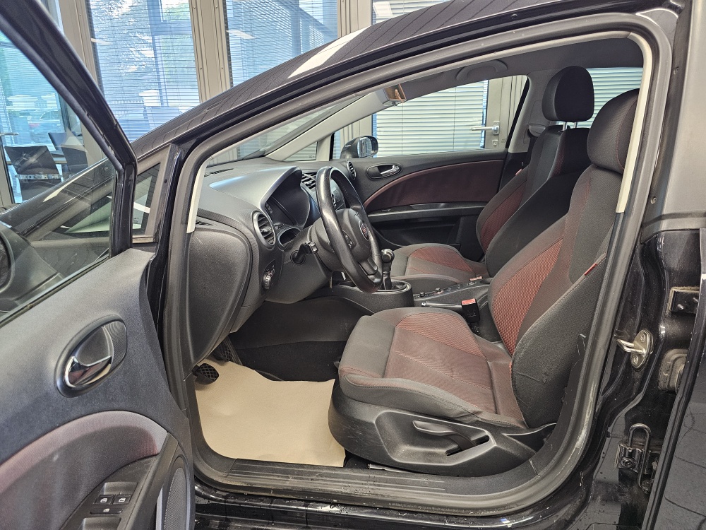 Seat Leon bei Hoffmann Automobile in Wolfsburg kaufen und sofort mitnehmen - Bild 14
