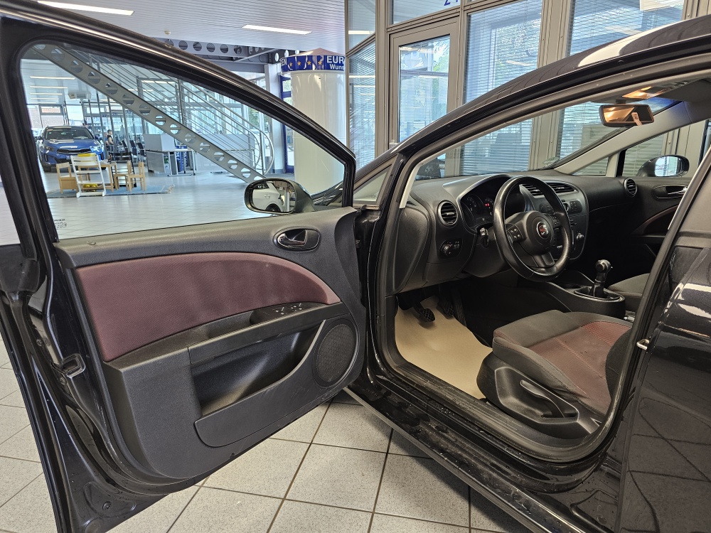 Seat Leon bei Hoffmann Automobile in Wolfsburg kaufen und sofort mitnehmen - Bild 15