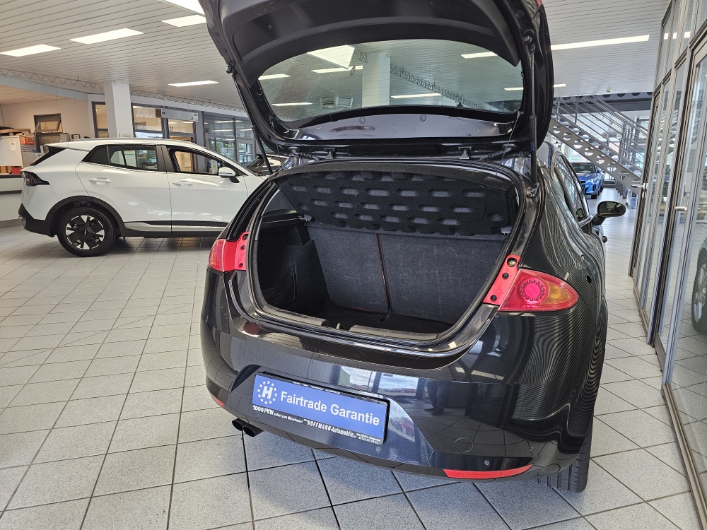 Seat Leon bei Hoffmann Automobile in Wolfsburg kaufen und sofort mitnehmen - Bild 2