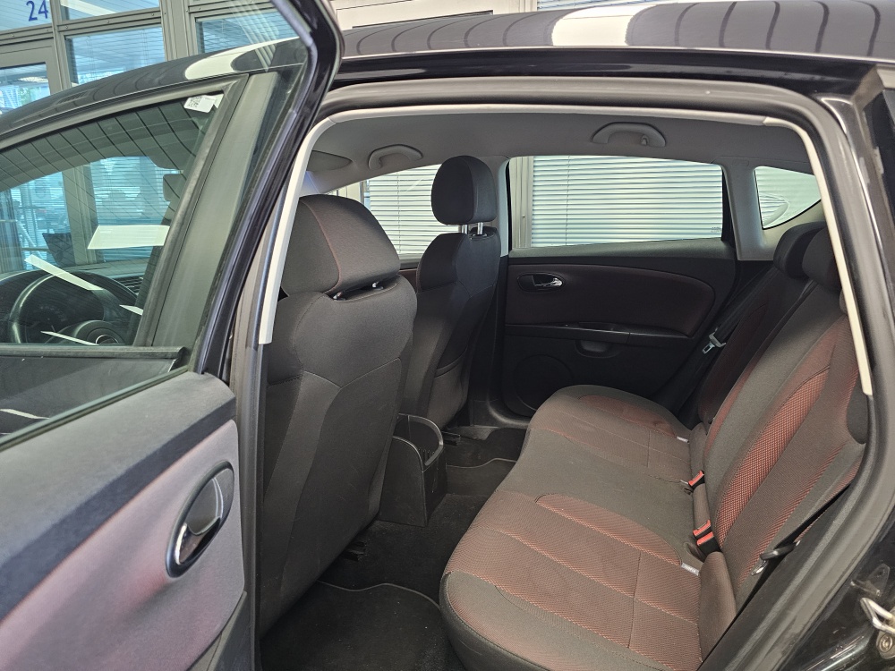 Seat Leon bei Hoffmann Automobile in Wolfsburg kaufen und sofort mitnehmen - Bild 4