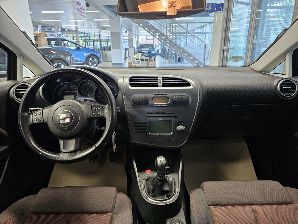 Seat Leon bei Hoffmann Automobile in Wolfsburg kaufen und sofort mitnehmen - Bild 5