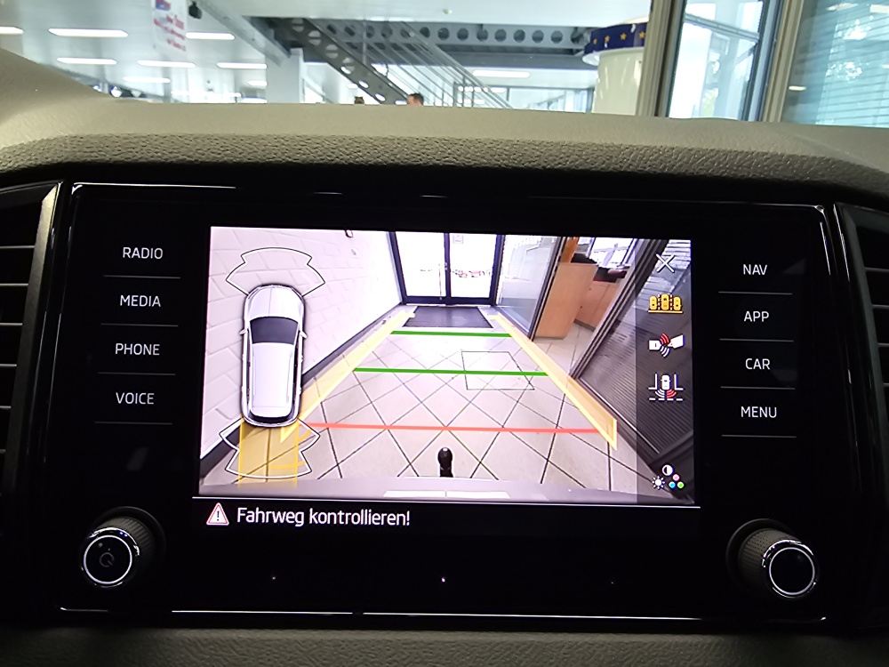Skoda Karoq bei Hoffmann Automobile in Wolfsburg kaufen und sofort mitnehmen - Bild 17