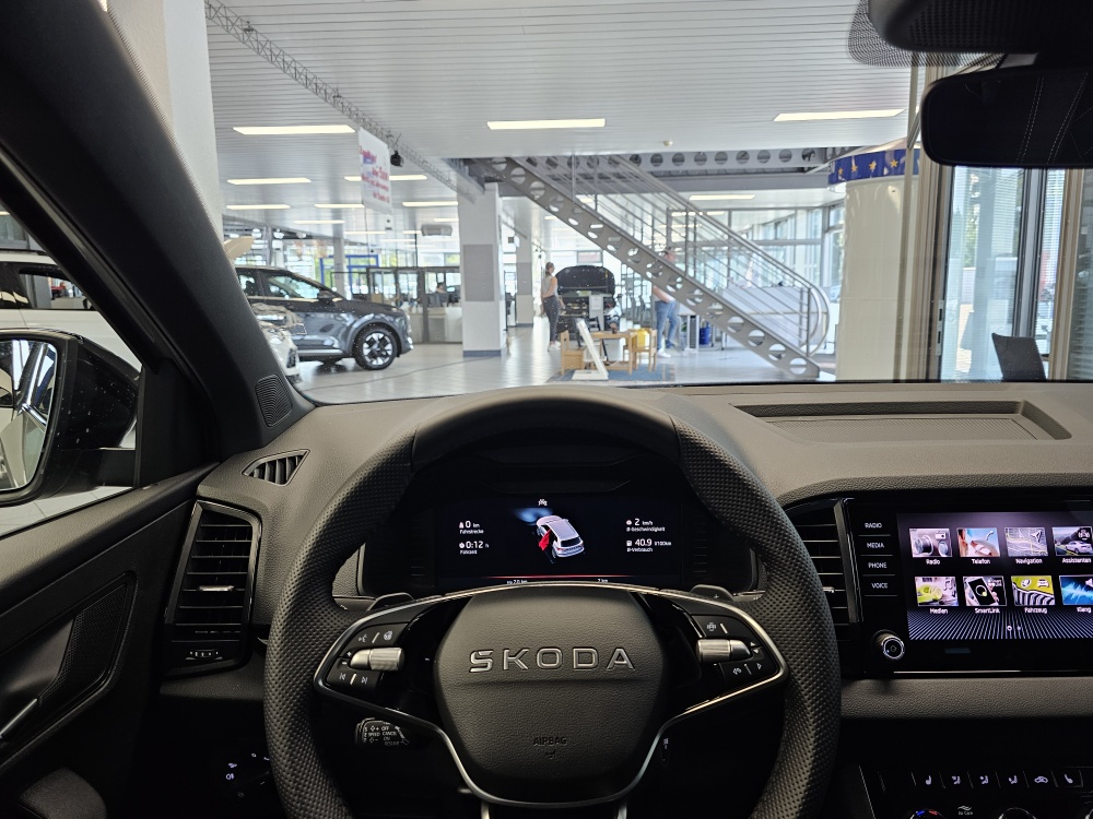 Skoda Karoq bei Hoffmann Automobile in Wolfsburg kaufen und sofort mitnehmen - Bild 22