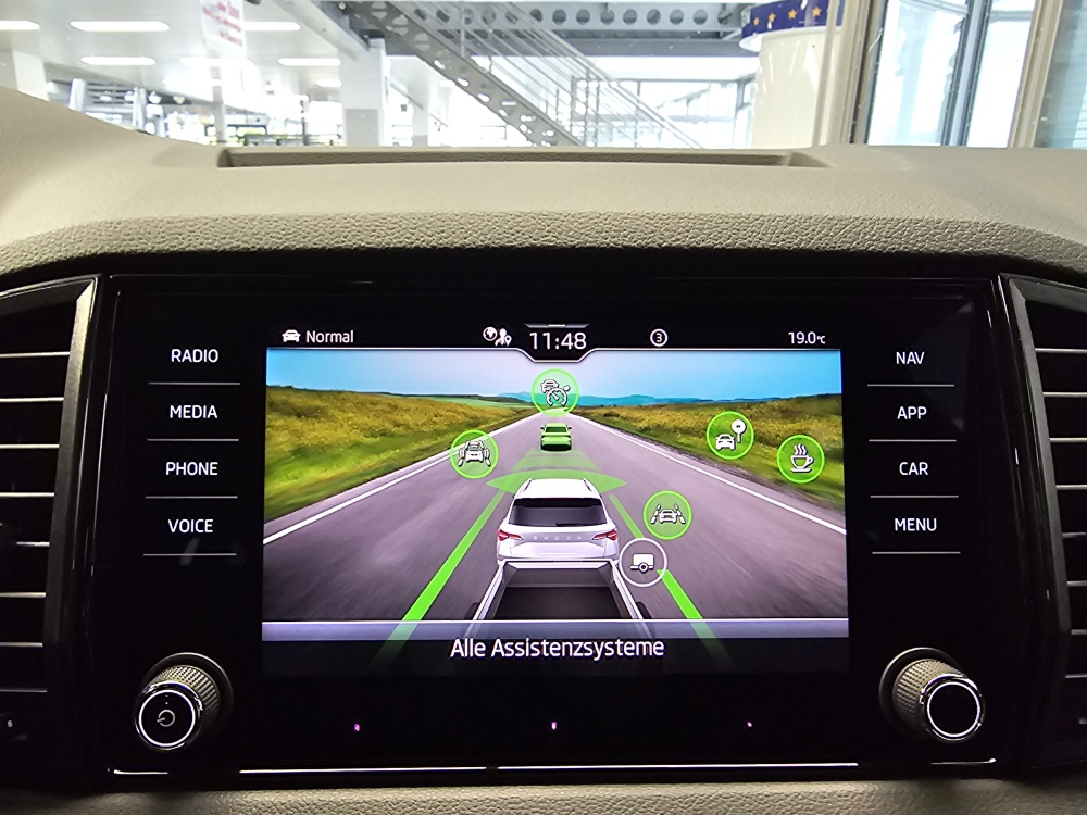 Skoda Karoq bei Hoffmann Automobile in Wolfsburg kaufen und sofort mitnehmen - Bild 13
