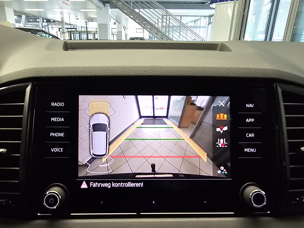 Skoda Karoq bei Hoffmann Automobile in Wolfsburg kaufen und sofort mitnehmen - Bild 17