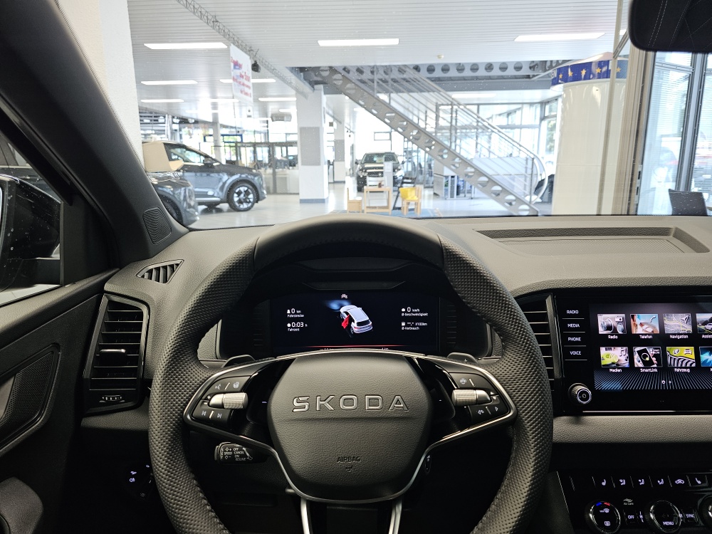 Skoda Karoq bei Hoffmann Automobile in Wolfsburg kaufen und sofort mitnehmen - Bild 21