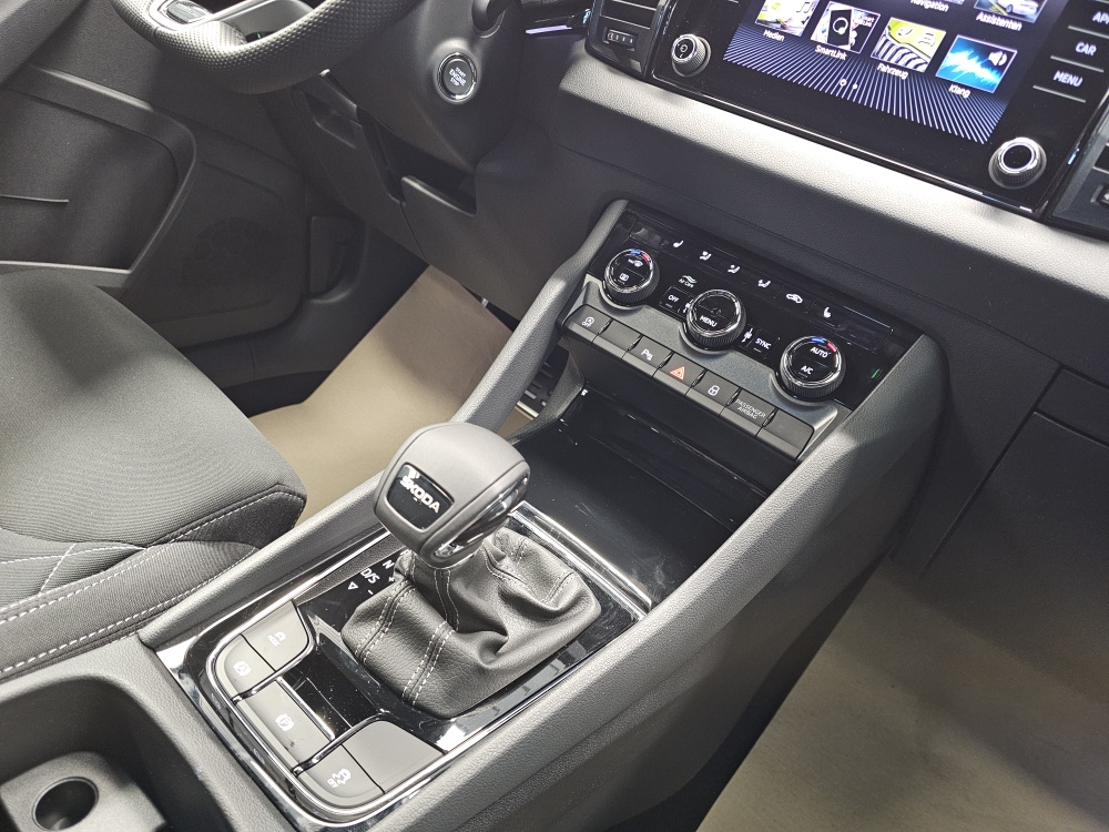 Skoda Karoq bei Hoffmann Automobile in Wolfsburg kaufen und sofort mitnehmen - Bild 8