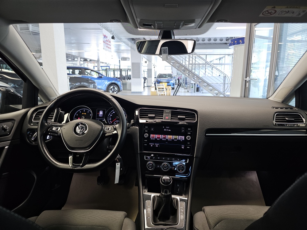VW Golf bei Hoffmann Automobile in Wolfsburg kaufen und sofort mitnehmen - Bild 5
