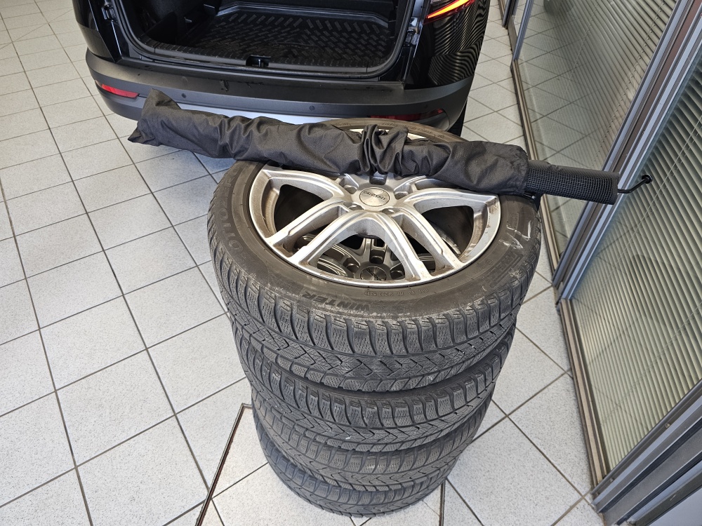 Skoda Karoq bei Hoffmann Automobile in Wolfsburg kaufen und sofort mitnehmen - Bild 3