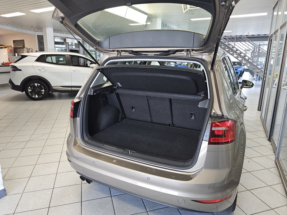 VW Golf Sportsvan bei Hoffmann Automobile in Wolfsburg kaufen und sofort mitnehmen - Bild 2