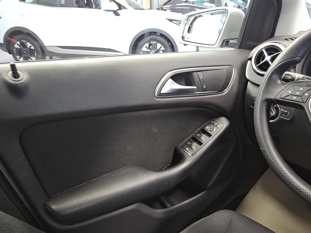 Mercedes-Benz B 180 bei Hoffmann Automobile in Wolfsburg kaufen und sofort mitnehmen - Bild 12