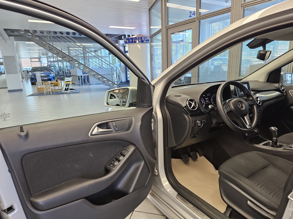 Mercedes-Benz B 180 bei Hoffmann Automobile in Wolfsburg kaufen und sofort mitnehmen - Bild 16