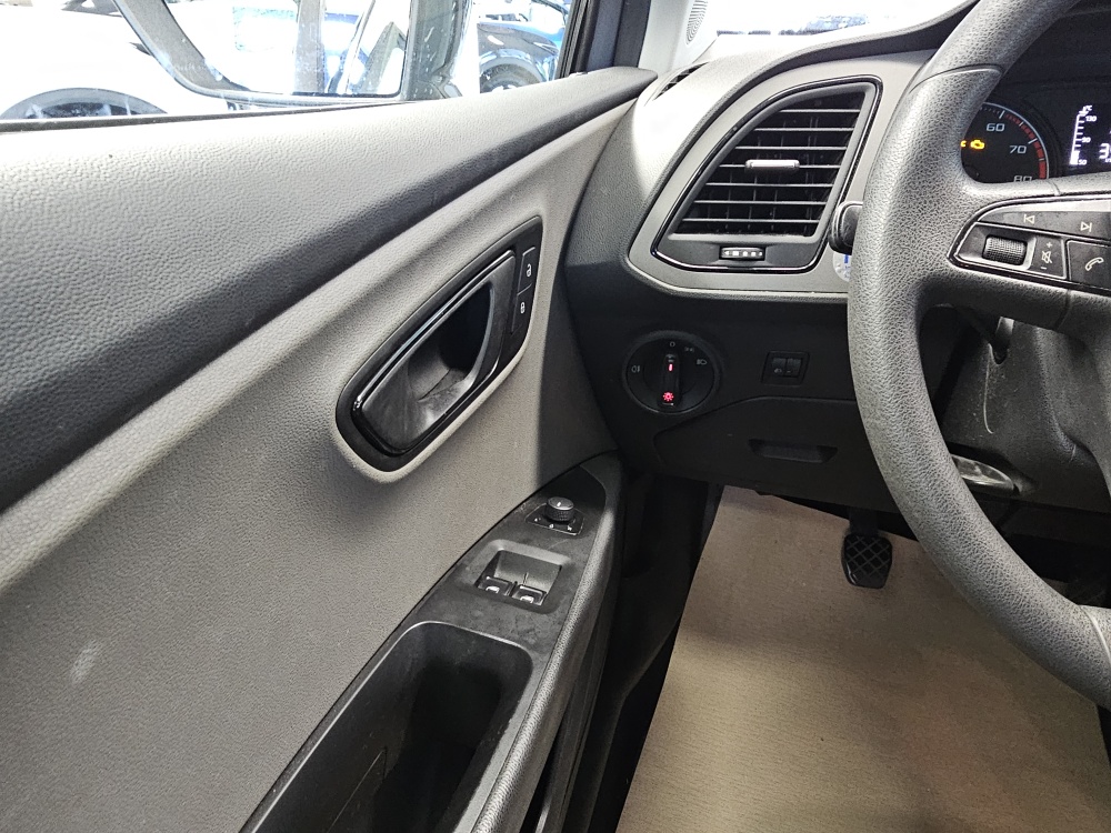 Seat Leon Sportstourer  ST bei Hoffmann Automobile in Wolfsburg kaufen und sofort mitnehmen - Bild 14