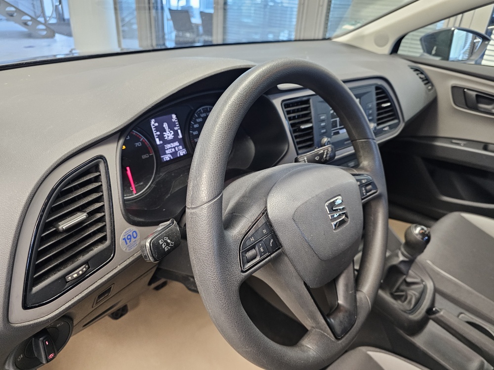 Seat Leon Sportstourer  ST bei Hoffmann Automobile in Wolfsburg kaufen und sofort mitnehmen - Bild 16
