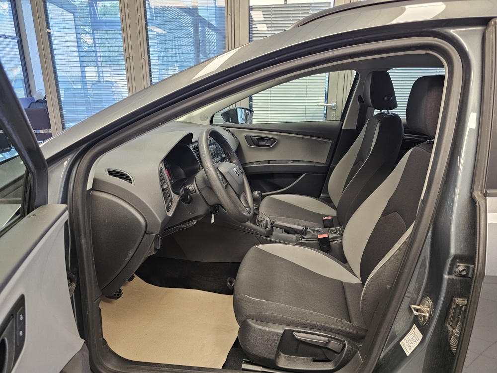 Seat Leon Sportstourer  ST bei Hoffmann Automobile in Wolfsburg kaufen und sofort mitnehmen - Bild 17
