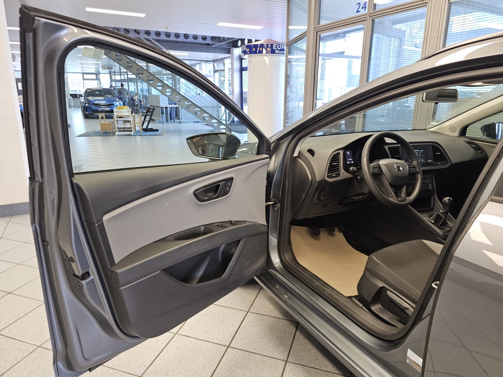 Seat Leon Sportstourer  ST bei Hoffmann Automobile in Wolfsburg kaufen und sofort mitnehmen - Bild 18