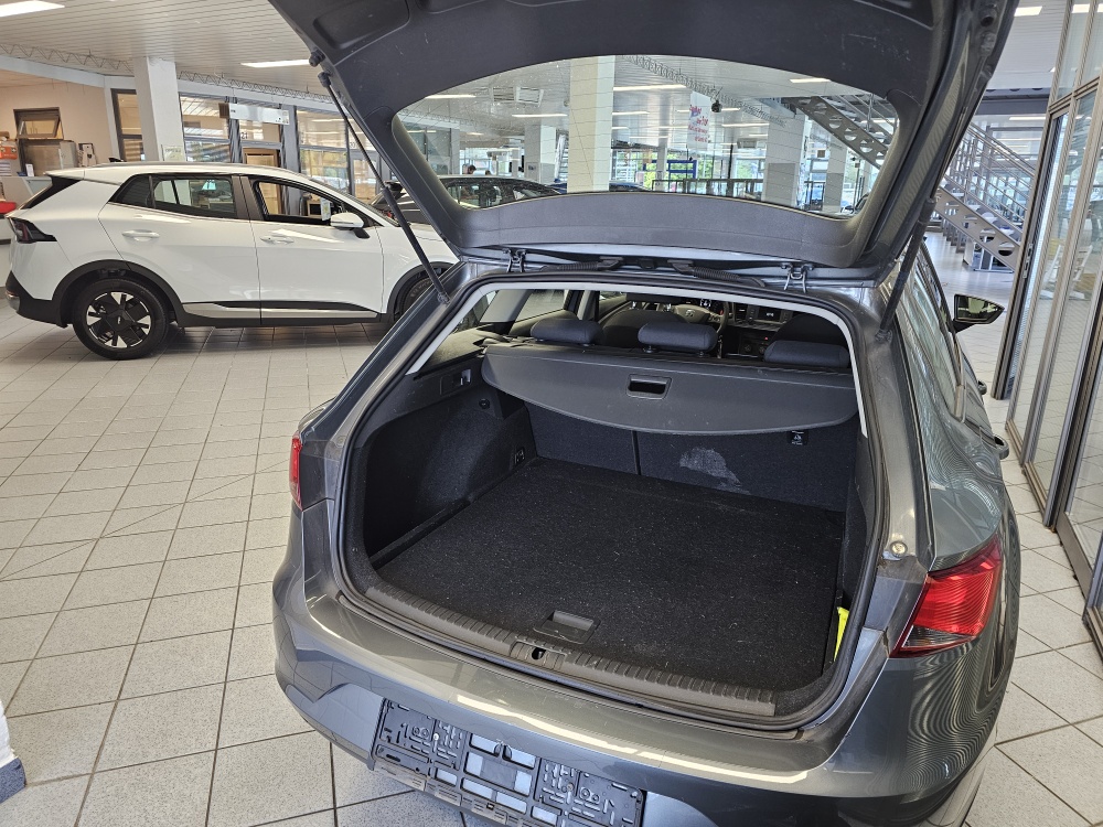 Seat Leon Sportstourer  ST bei Hoffmann Automobile in Wolfsburg kaufen und sofort mitnehmen - Bild 2