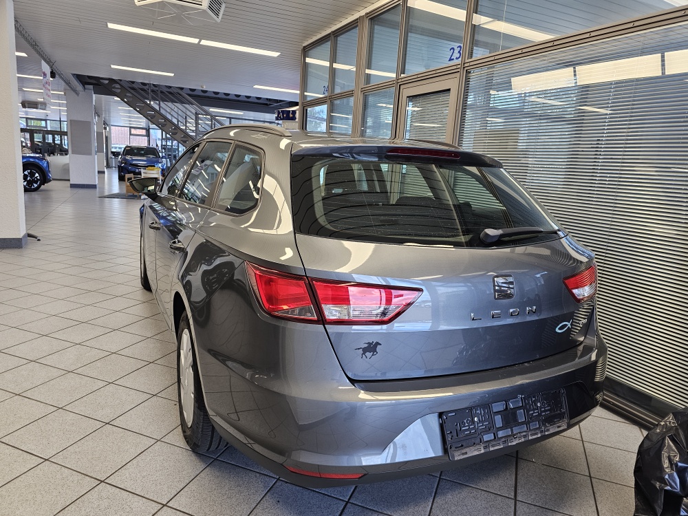 Seat Leon Sportstourer  ST bei Hoffmann Automobile in Wolfsburg kaufen und sofort mitnehmen - Bild 4
