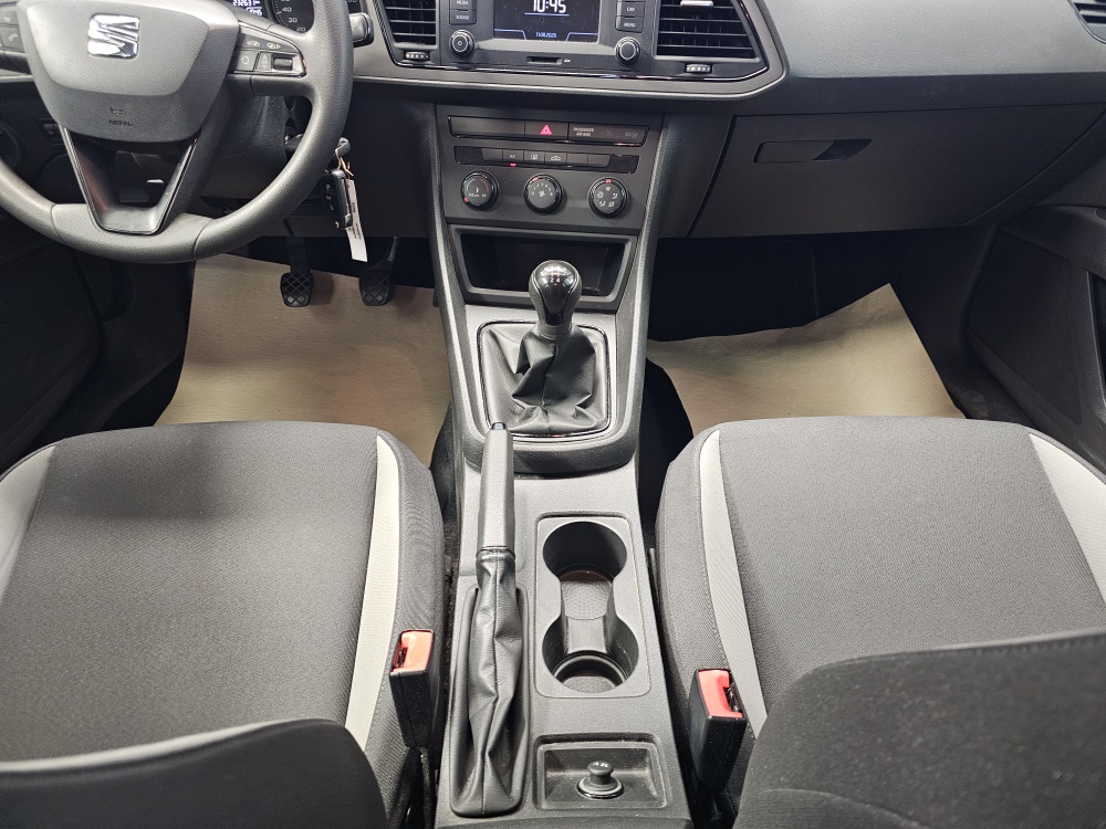 Seat Leon Sportstourer  ST bei Hoffmann Automobile in Wolfsburg kaufen und sofort mitnehmen - Bild 6