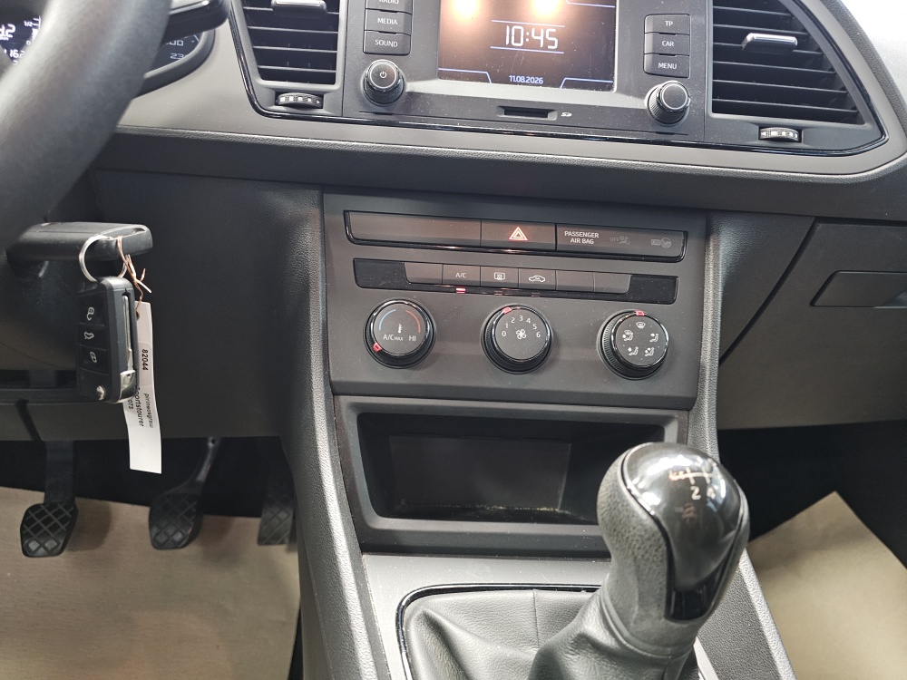 Seat Leon Sportstourer  ST bei Hoffmann Automobile in Wolfsburg kaufen und sofort mitnehmen - Bild 9