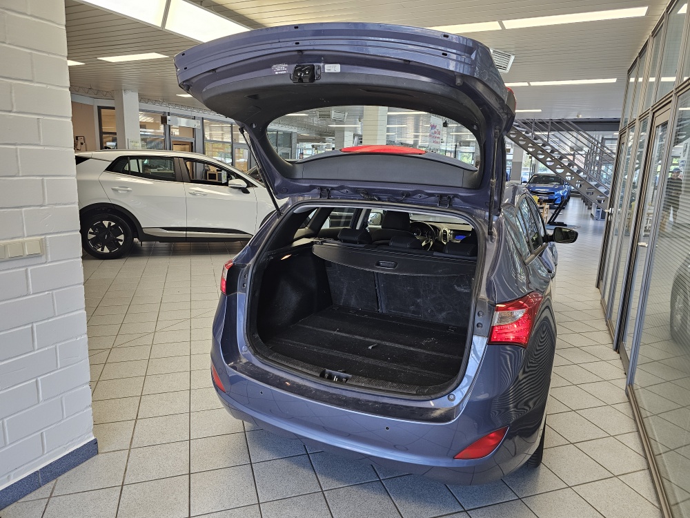 Hyundai i30 Kombi bei Hoffmann Automobile in Wolfsburg kaufen und sofort mitnehmen - Bild 2