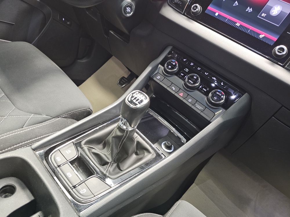 Skoda Karoq bei Hoffmann Automobile in Wolfsburg kaufen und sofort mitnehmen - Bild 12