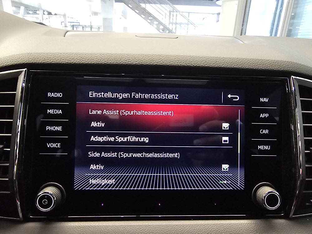 Skoda Karoq bei Hoffmann Automobile in Wolfsburg kaufen und sofort mitnehmen - Bild 20