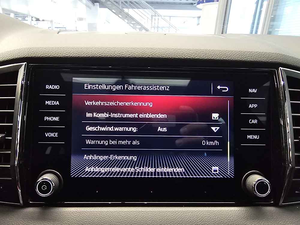 Skoda Karoq bei Hoffmann Automobile in Wolfsburg kaufen und sofort mitnehmen - Bild 21