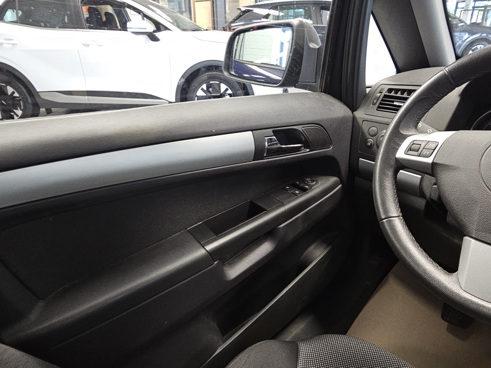 Opel Zafira bei Hoffmann Automobile in Wolfsburg kaufen und sofort mitnehmen - Bild 13