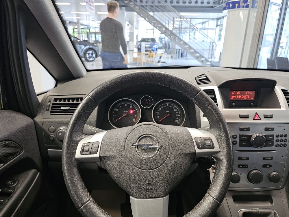 Opel Zafira bei Hoffmann Automobile in Wolfsburg kaufen und sofort mitnehmen - Bild 14