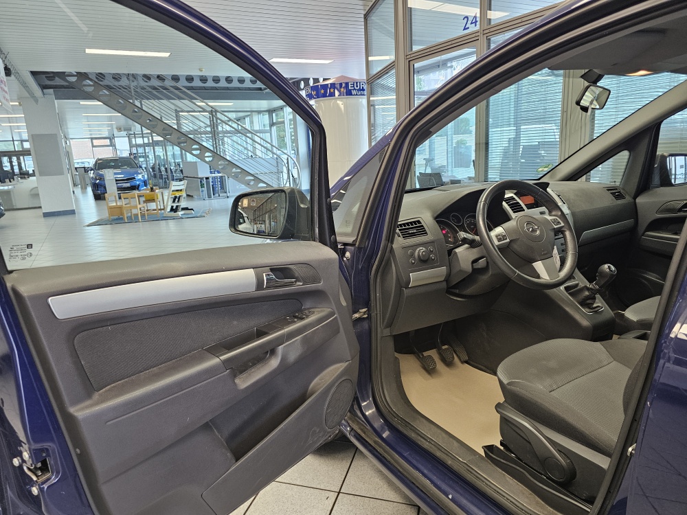 Opel Zafira bei Hoffmann Automobile in Wolfsburg kaufen und sofort mitnehmen - Bild 17