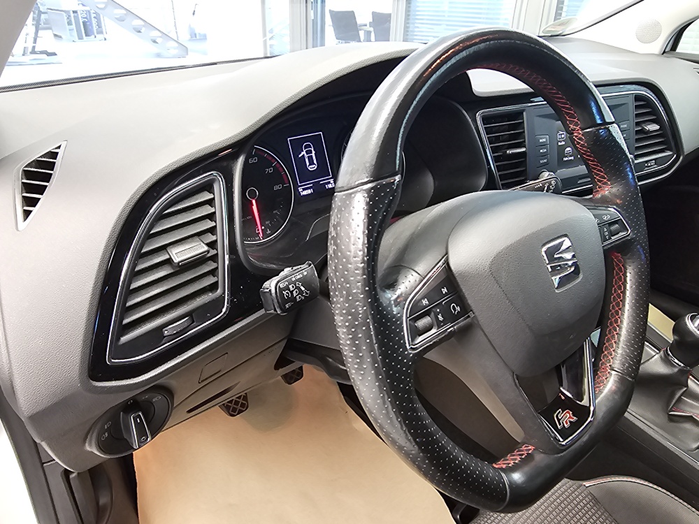 Seat Leon Sportstourer ST bei Hoffmann Automobile in Wolfsburg kaufen und sofort mitnehmen - Bild 16